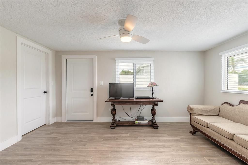 待售: $450,000 (4 贝兹, 2 浴室, 1661 平方英尺)