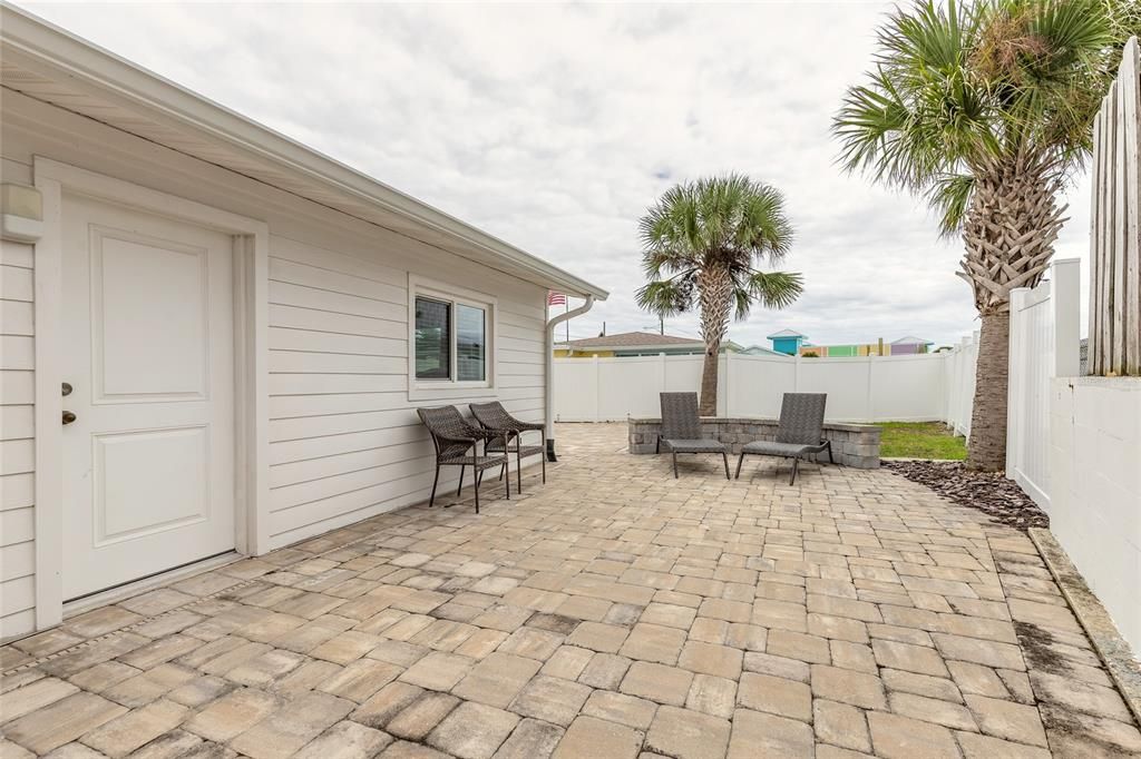 待售: $450,000 (4 贝兹, 2 浴室, 1661 平方英尺)