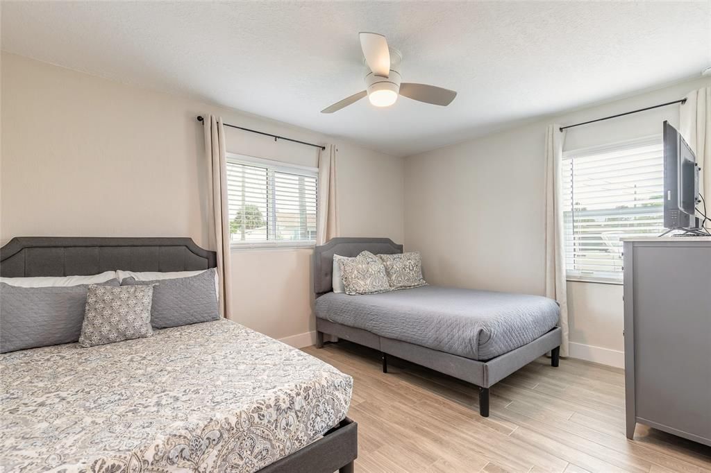 待售: $450,000 (4 贝兹, 2 浴室, 1661 平方英尺)