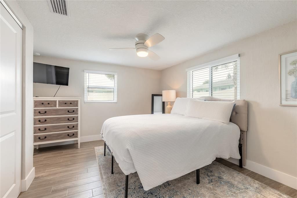 待售: $450,000 (4 贝兹, 2 浴室, 1661 平方英尺)