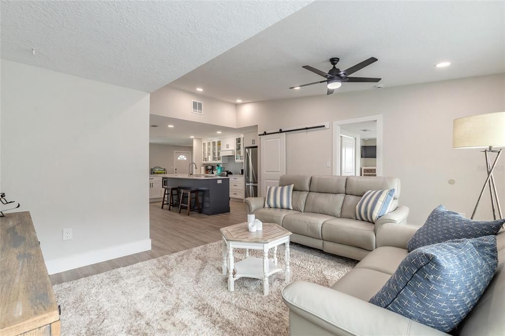 待售: $450,000 (4 贝兹, 2 浴室, 1661 平方英尺)