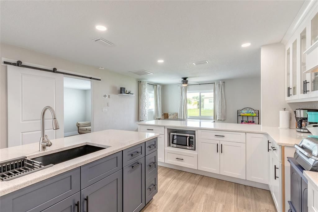 待售: $450,000 (4 贝兹, 2 浴室, 1661 平方英尺)