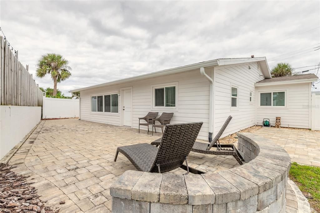 待售: $450,000 (4 贝兹, 2 浴室, 1661 平方英尺)