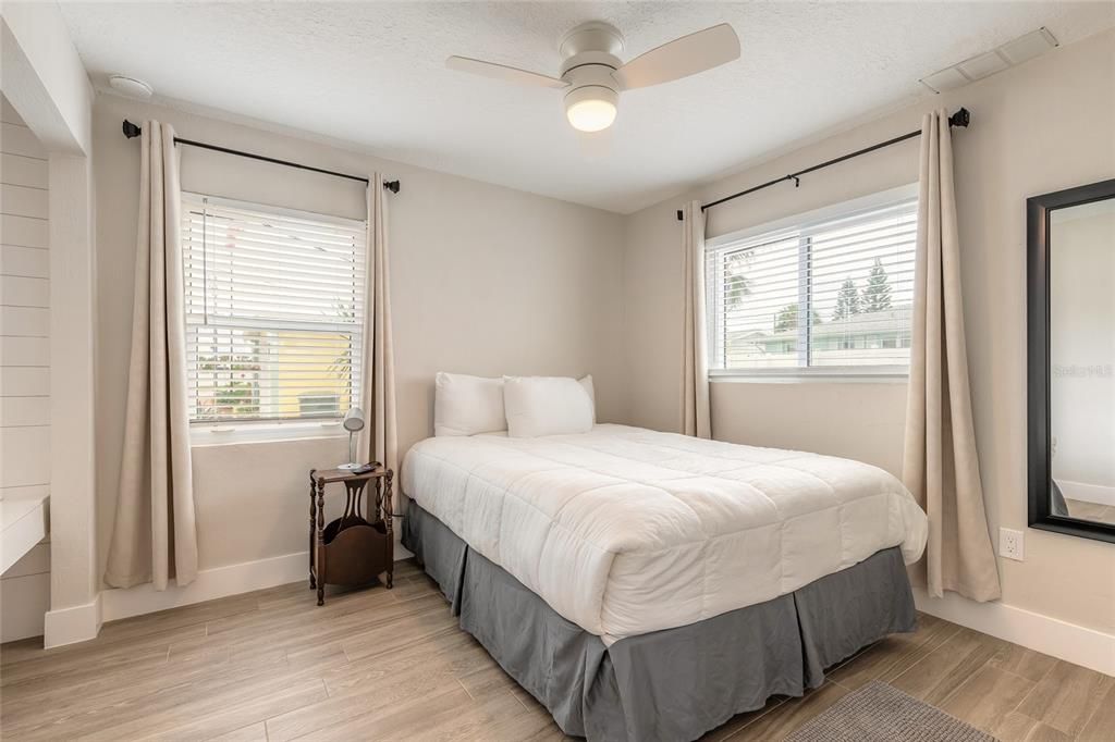 待售: $450,000 (4 贝兹, 2 浴室, 1661 平方英尺)