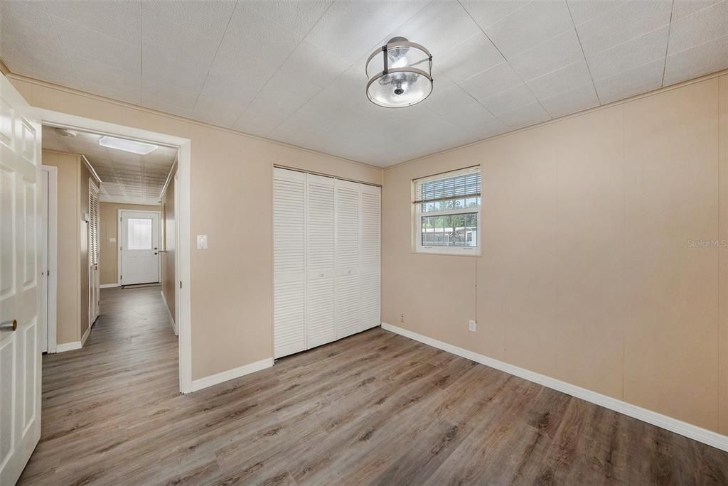 Activo con contrato: $285,000 (3 camas, 1 baños, 840 Pies cuadrados)