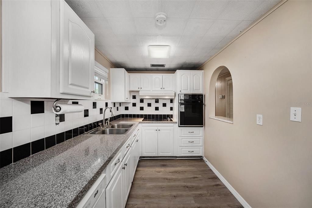 Activo con contrato: $285,000 (3 camas, 1 baños, 840 Pies cuadrados)