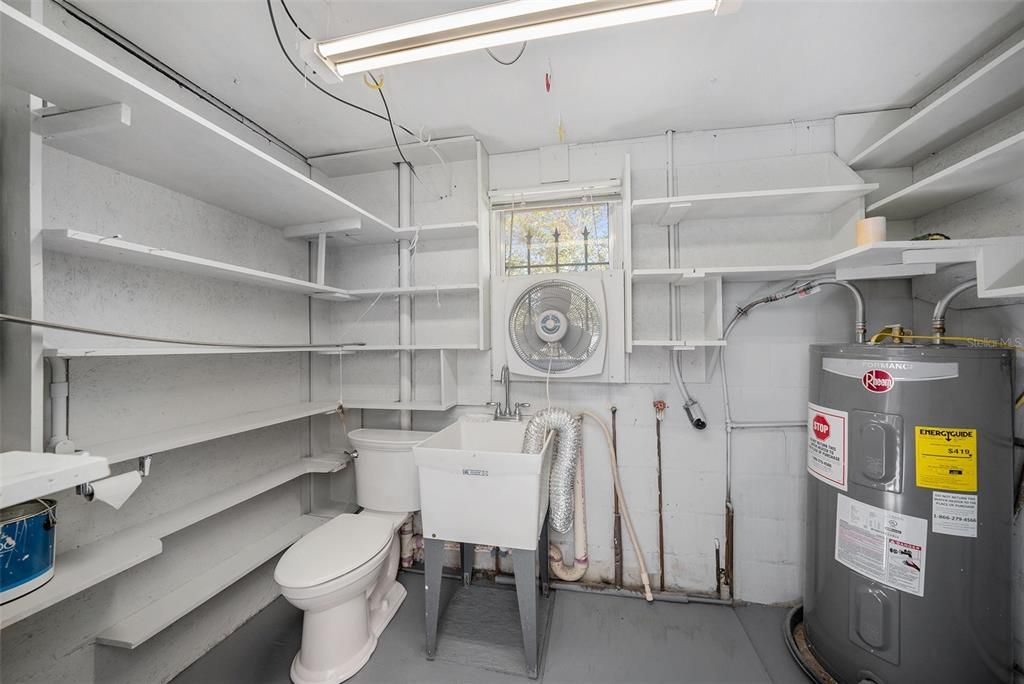 Activo con contrato: $285,000 (3 camas, 1 baños, 840 Pies cuadrados)