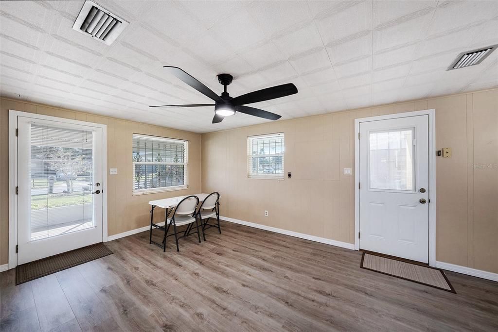 Activo con contrato: $285,000 (3 camas, 1 baños, 840 Pies cuadrados)