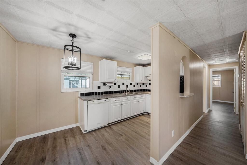 Activo con contrato: $285,000 (3 camas, 1 baños, 840 Pies cuadrados)