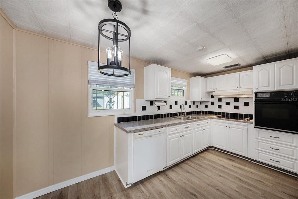 Activo con contrato: $285,000 (3 camas, 1 baños, 840 Pies cuadrados)