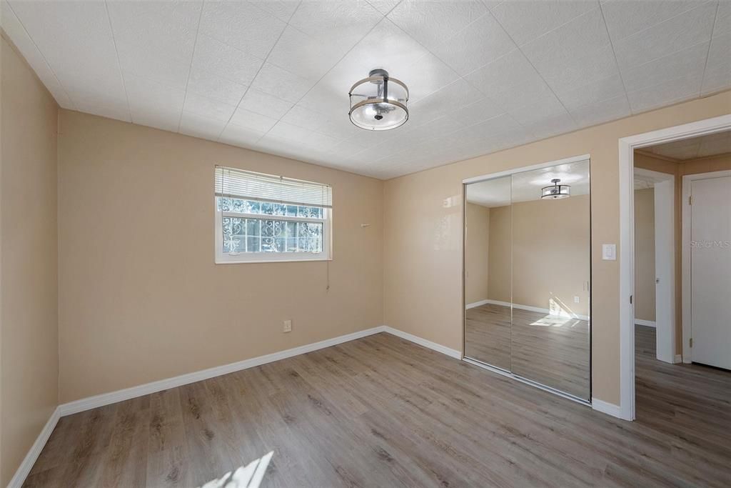 Activo con contrato: $285,000 (3 camas, 1 baños, 840 Pies cuadrados)