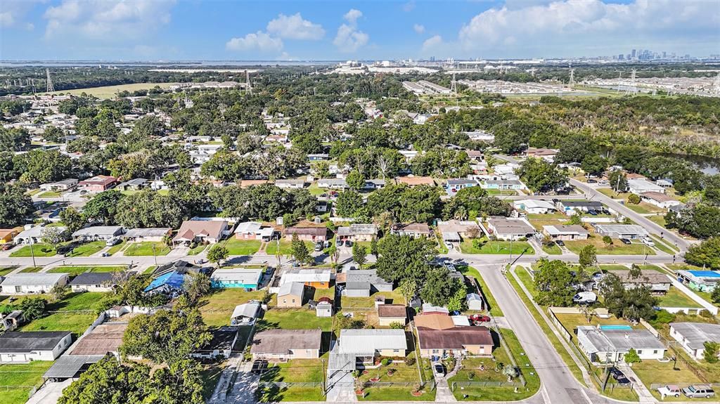 Activo con contrato: $285,000 (3 camas, 1 baños, 840 Pies cuadrados)