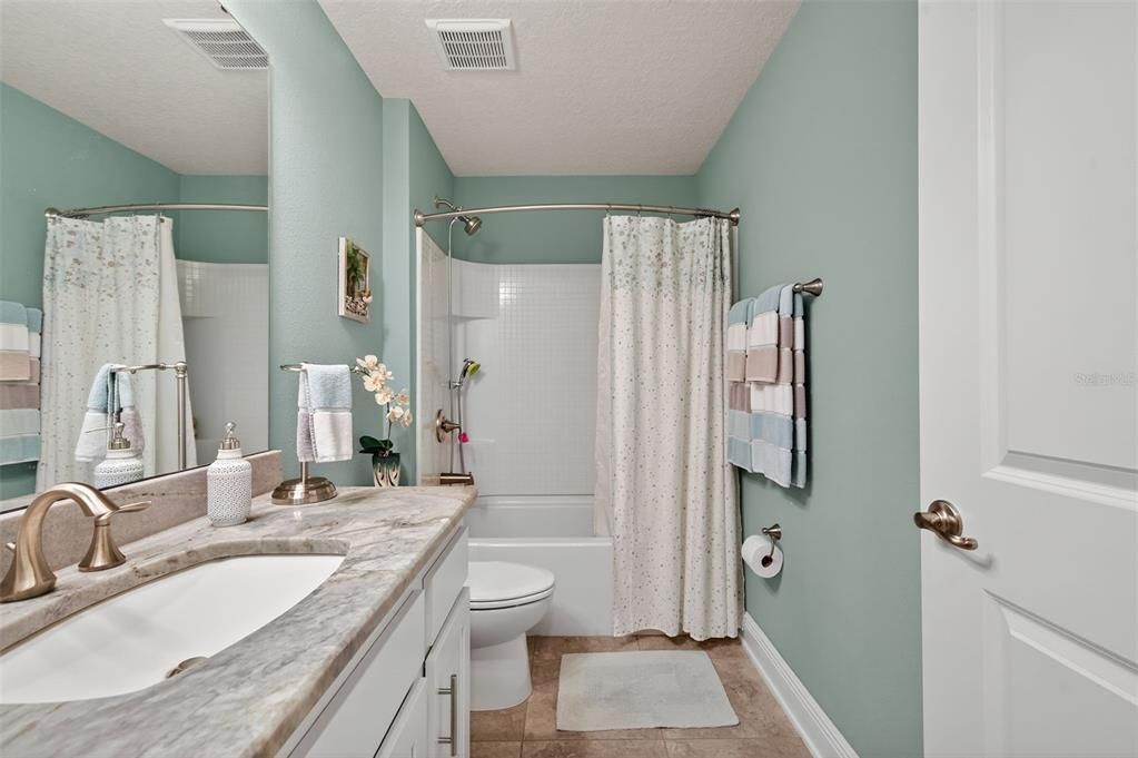 合同活跃: $400,000 (3 贝兹, 2 浴室, 1978 平方英尺)