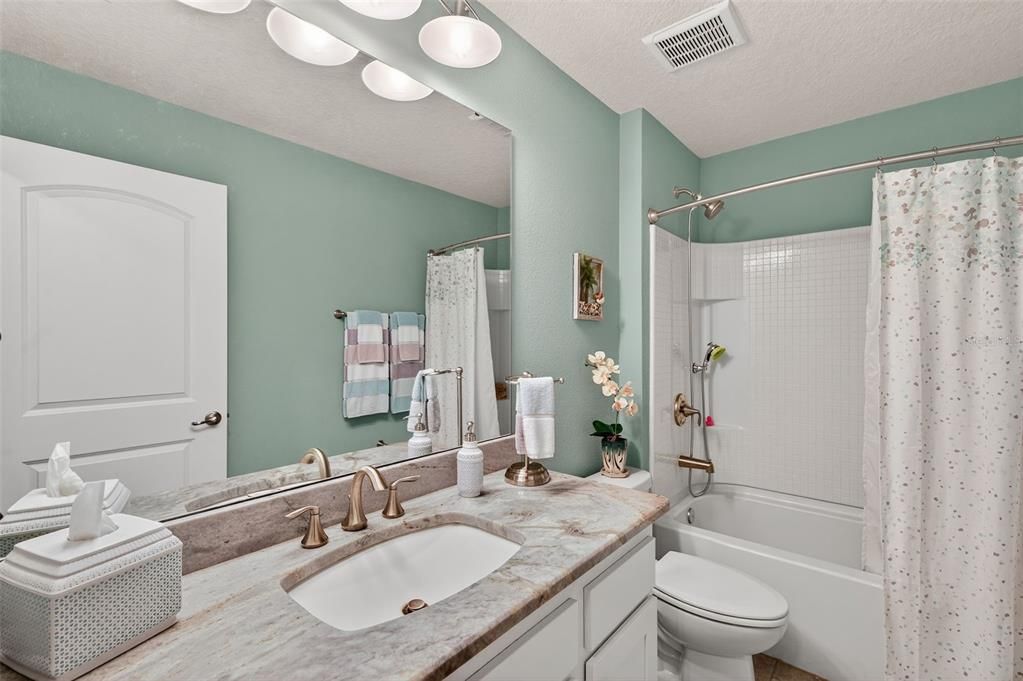 合同活跃: $400,000 (3 贝兹, 2 浴室, 1978 平方英尺)