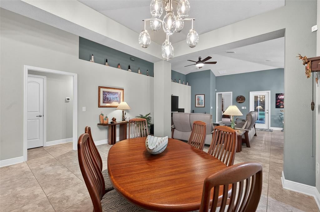 合同活跃: $400,000 (3 贝兹, 2 浴室, 1978 平方英尺)