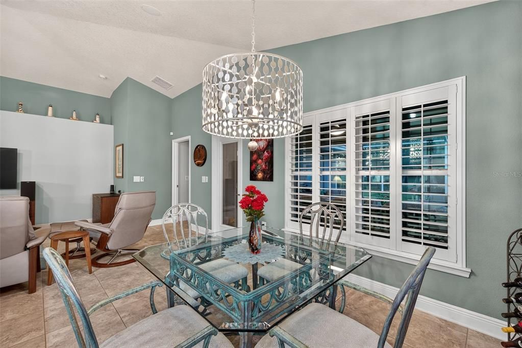 合同活跃: $400,000 (3 贝兹, 2 浴室, 1978 平方英尺)