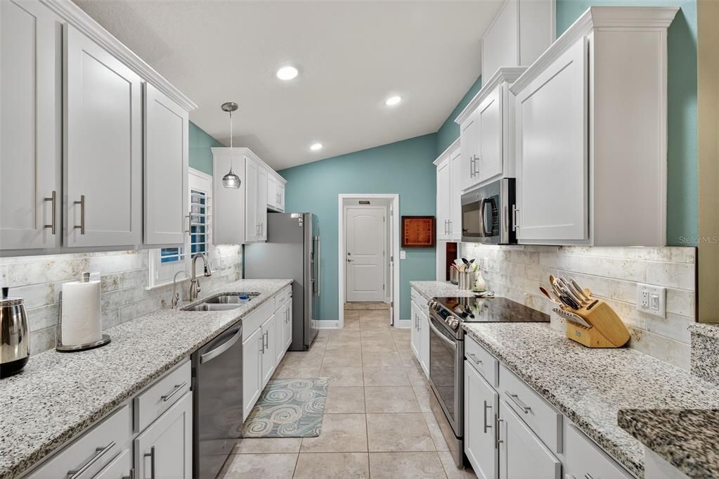 合同活跃: $400,000 (3 贝兹, 2 浴室, 1978 平方英尺)