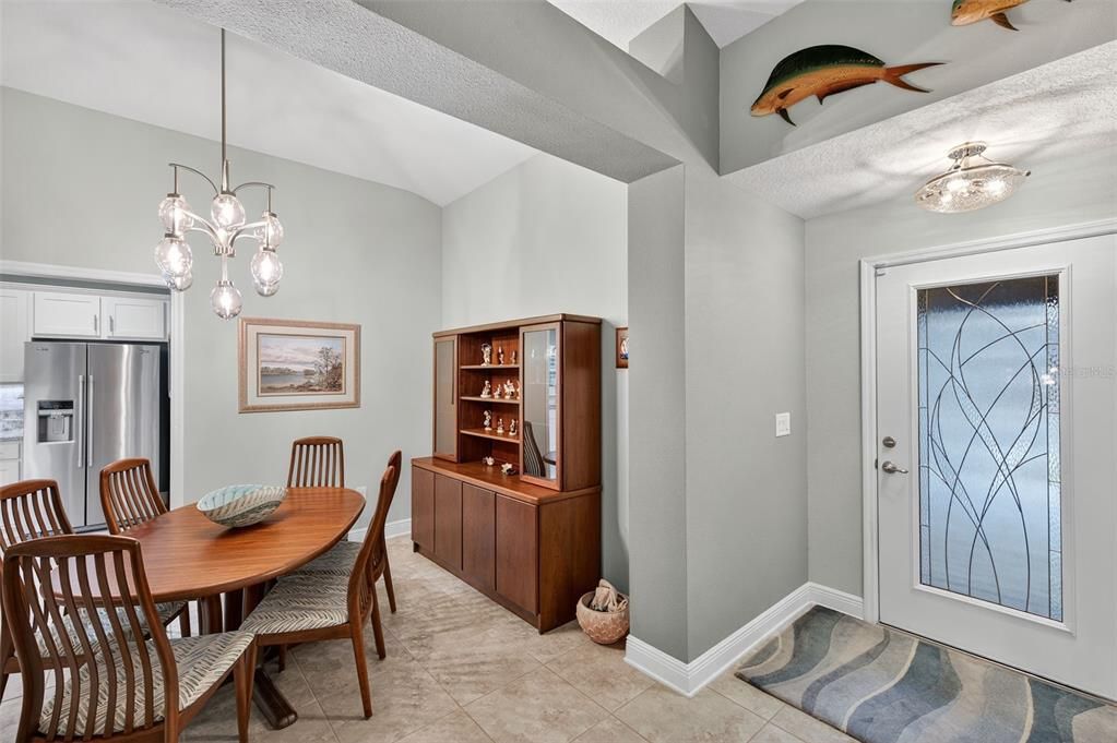 合同活跃: $400,000 (3 贝兹, 2 浴室, 1978 平方英尺)