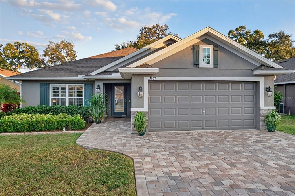 合同活跃: $400,000 (3 贝兹, 2 浴室, 1978 平方英尺)