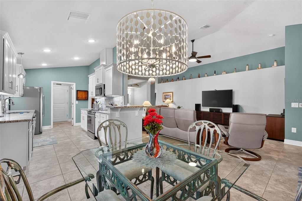 合同活跃: $400,000 (3 贝兹, 2 浴室, 1978 平方英尺)