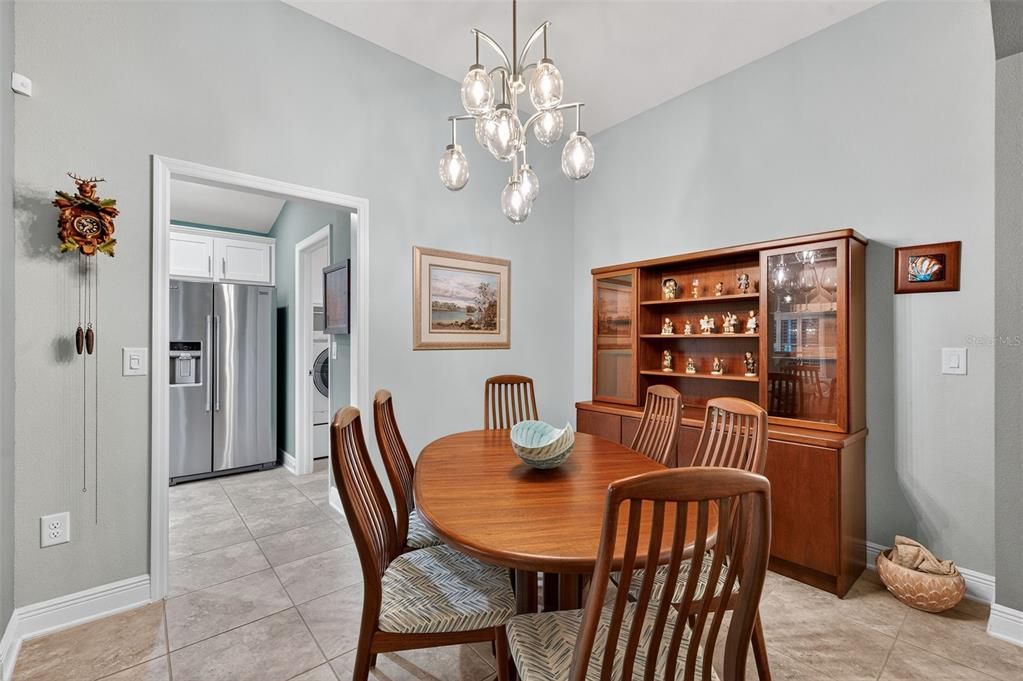 合同活跃: $400,000 (3 贝兹, 2 浴室, 1978 平方英尺)