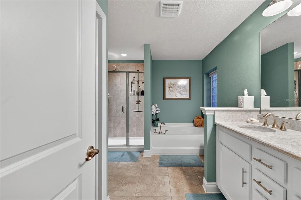 合同活跃: $400,000 (3 贝兹, 2 浴室, 1978 平方英尺)