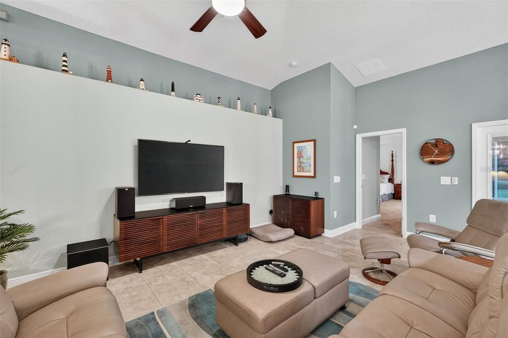 合同活跃: $400,000 (3 贝兹, 2 浴室, 1978 平方英尺)