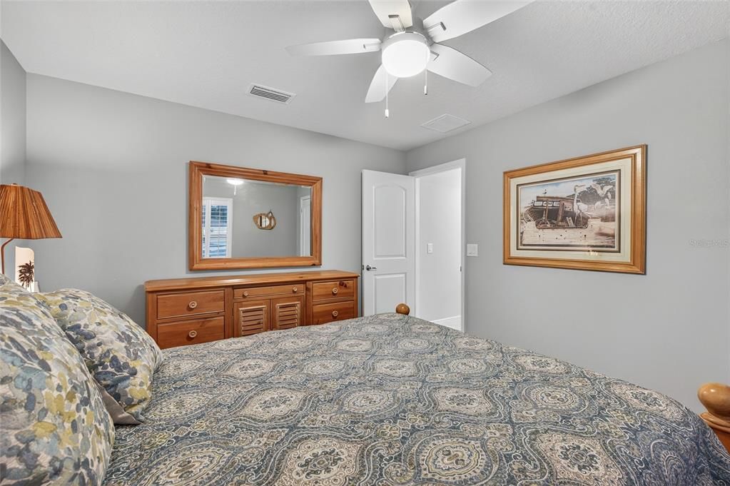 合同活跃: $400,000 (3 贝兹, 2 浴室, 1978 平方英尺)