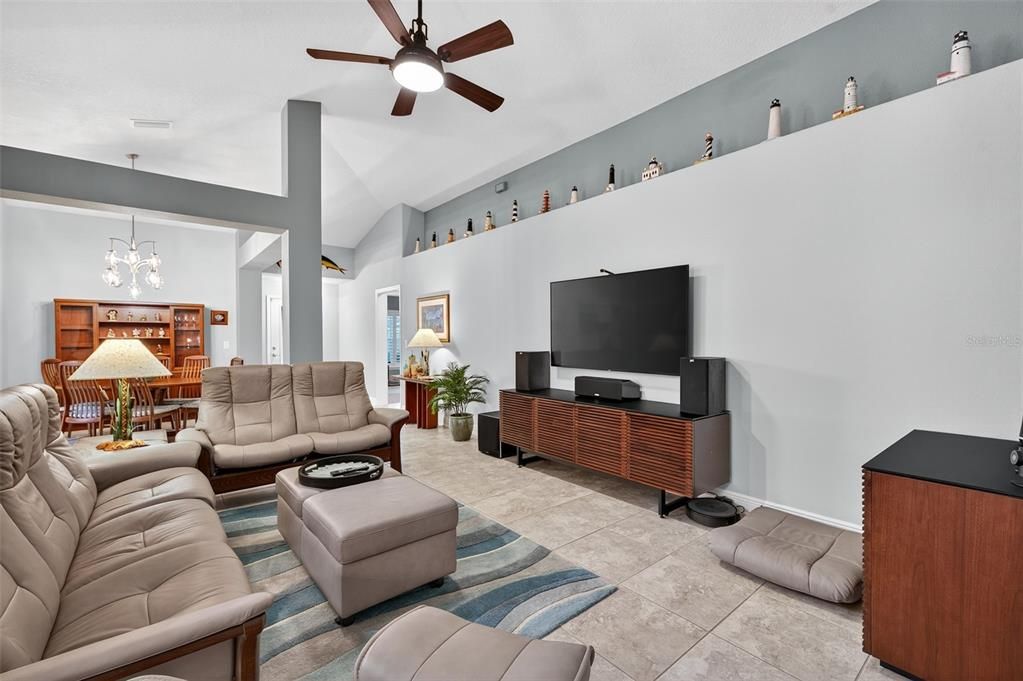 合同活跃: $400,000 (3 贝兹, 2 浴室, 1978 平方英尺)