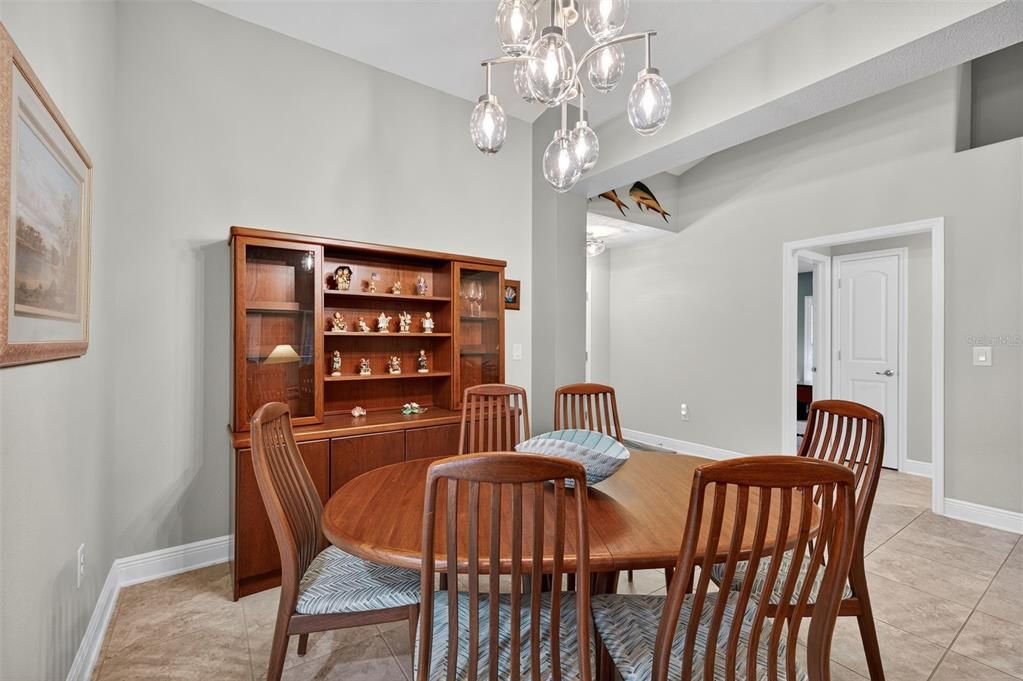 合同活跃: $400,000 (3 贝兹, 2 浴室, 1978 平方英尺)