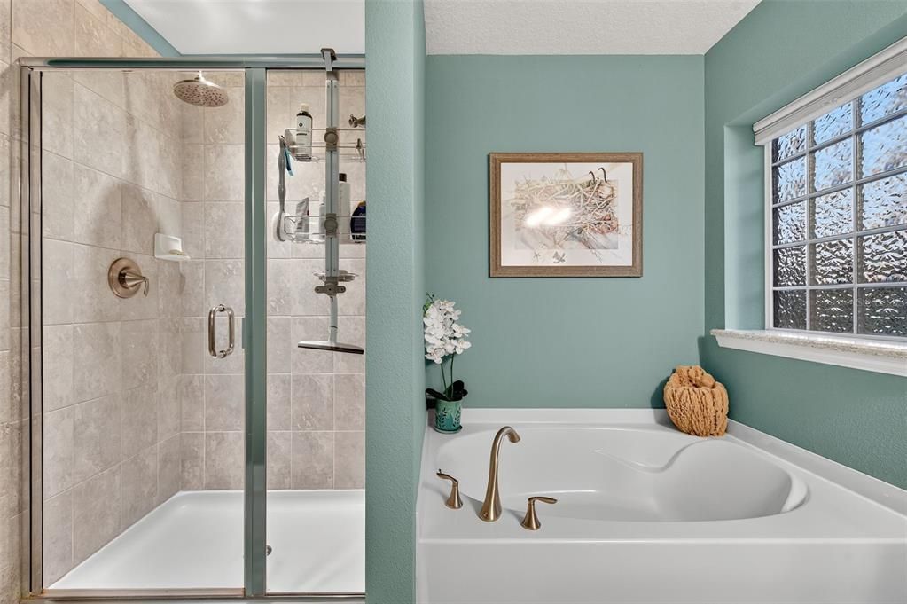 合同活跃: $400,000 (3 贝兹, 2 浴室, 1978 平方英尺)