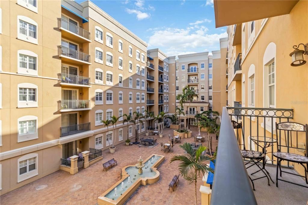 En Venta: $388,000 (2 camas, 2 baños, 985 Pies cuadrados)