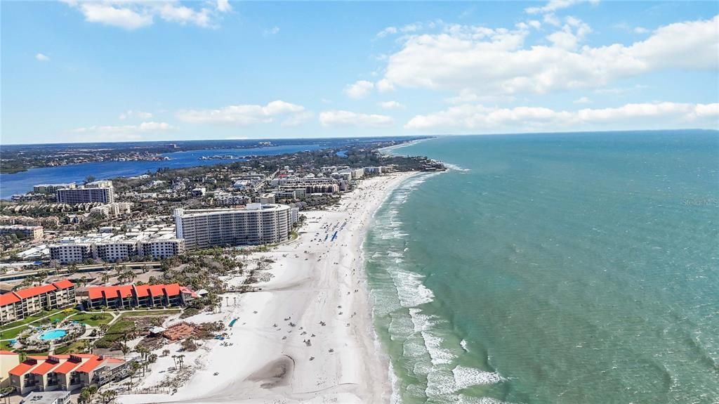 En Venta: $388,000 (2 camas, 2 baños, 985 Pies cuadrados)