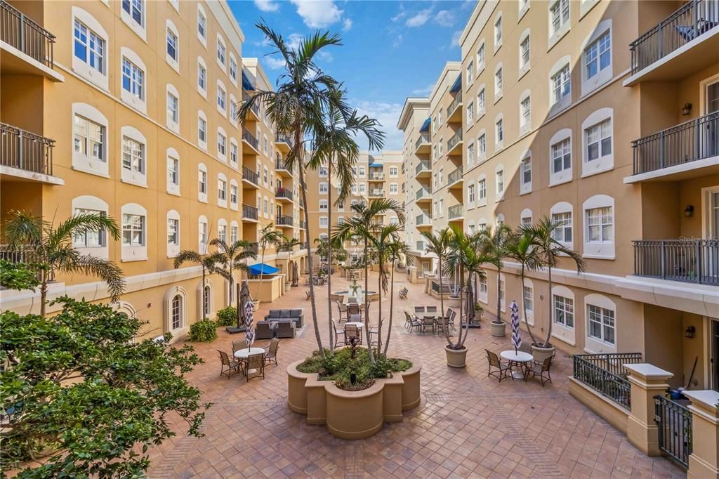 En Venta: $388,000 (2 camas, 2 baños, 985 Pies cuadrados)