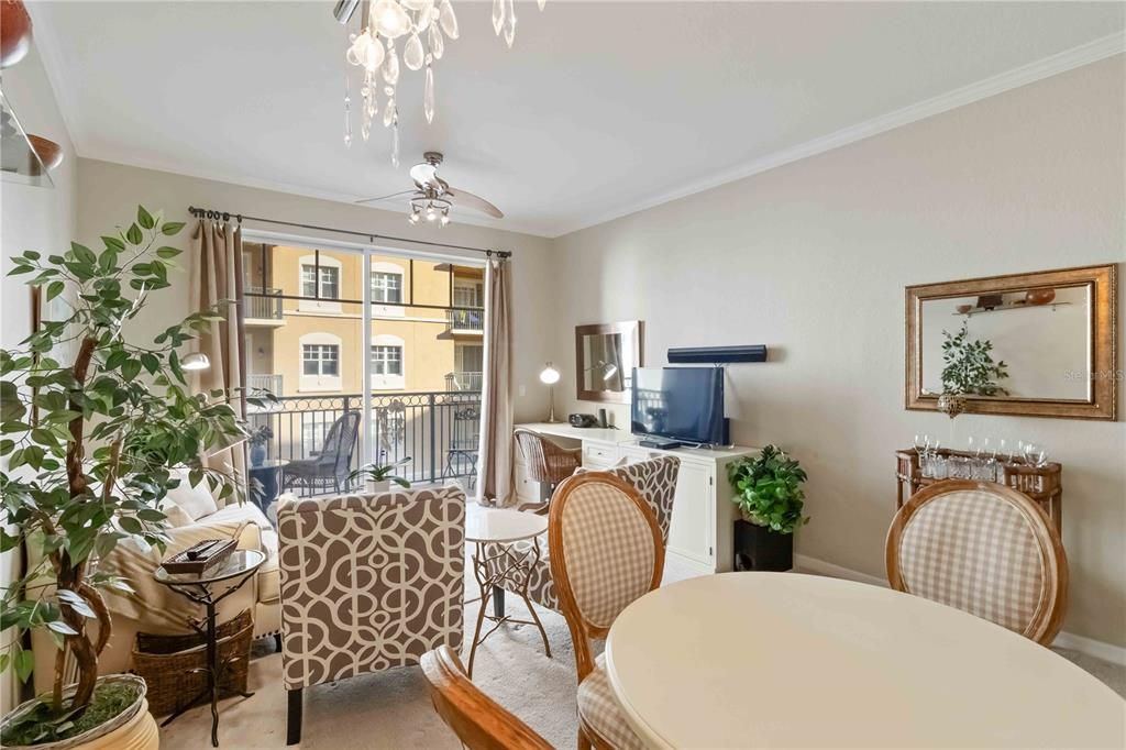 En Venta: $388,000 (2 camas, 2 baños, 985 Pies cuadrados)