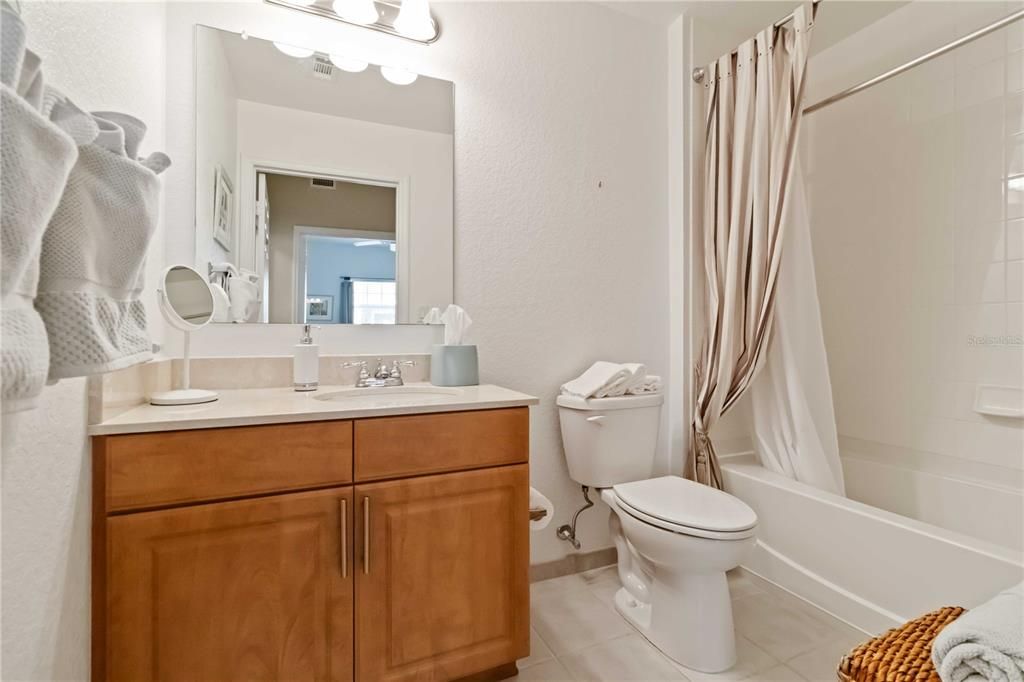 En Venta: $388,000 (2 camas, 2 baños, 985 Pies cuadrados)