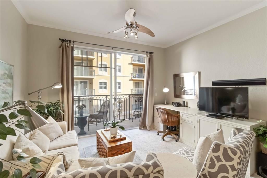 En Venta: $388,000 (2 camas, 2 baños, 985 Pies cuadrados)