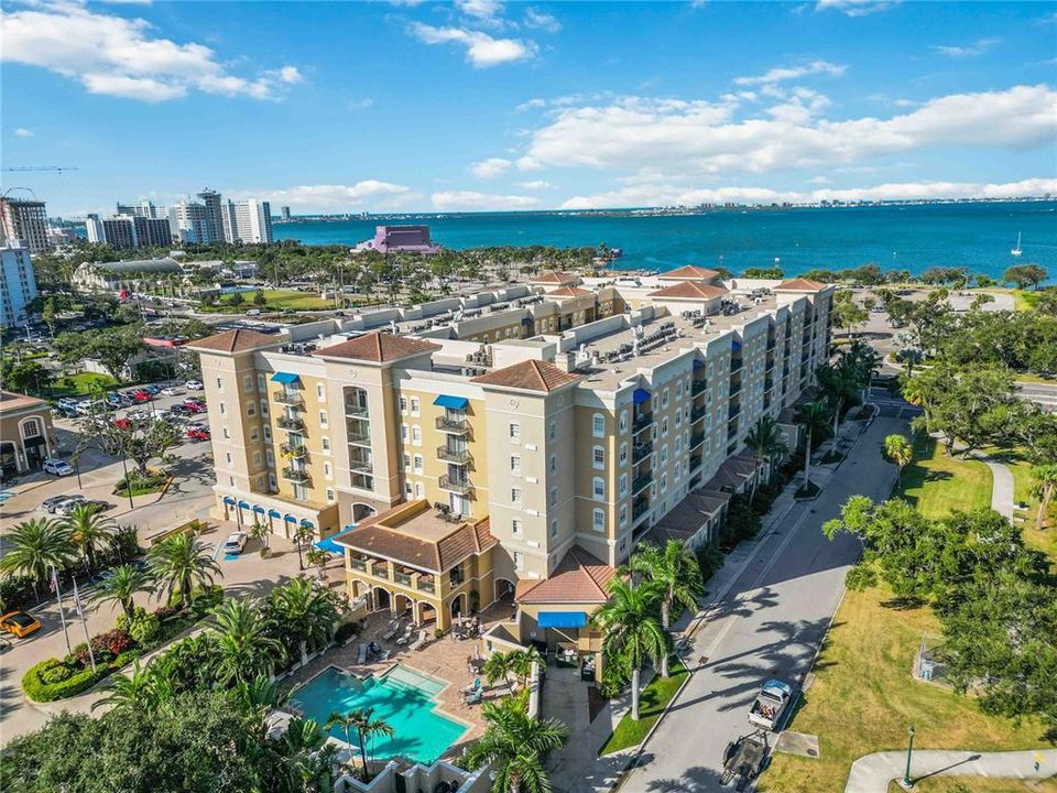 En Venta: $388,000 (2 camas, 2 baños, 985 Pies cuadrados)