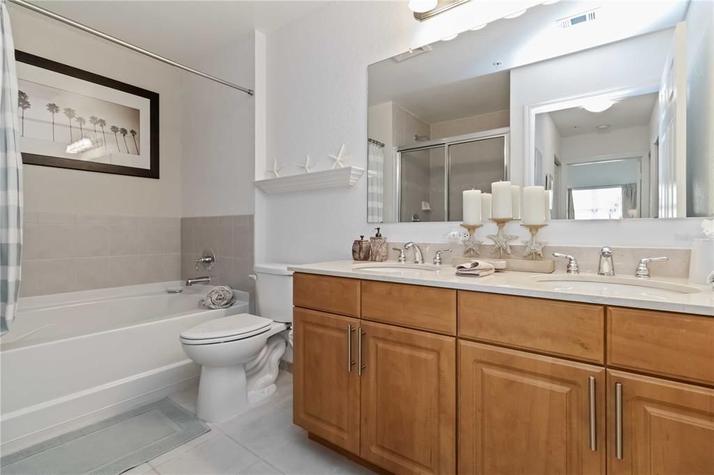 En Venta: $388,000 (2 camas, 2 baños, 985 Pies cuadrados)