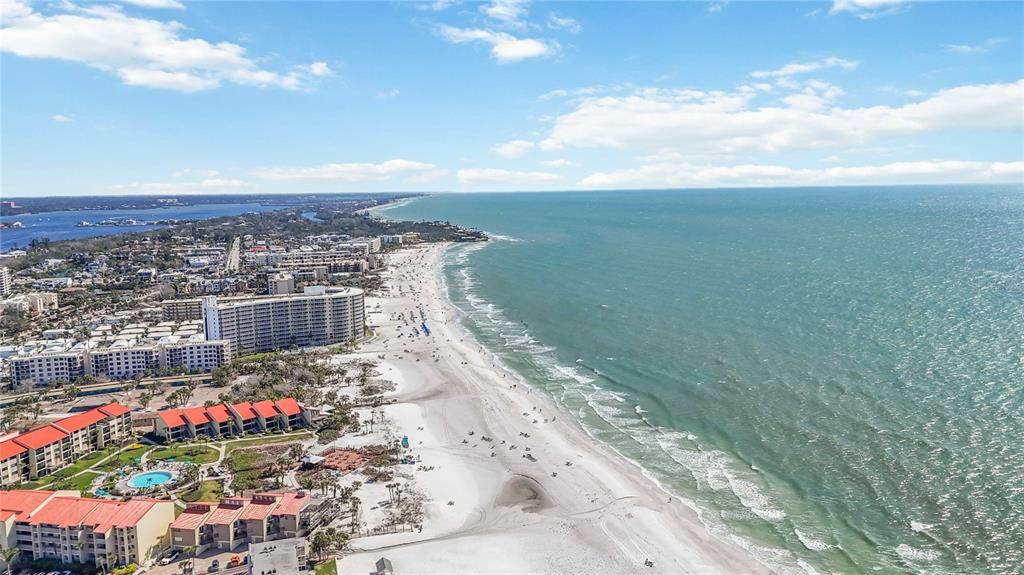 En Venta: $388,000 (2 camas, 2 baños, 985 Pies cuadrados)