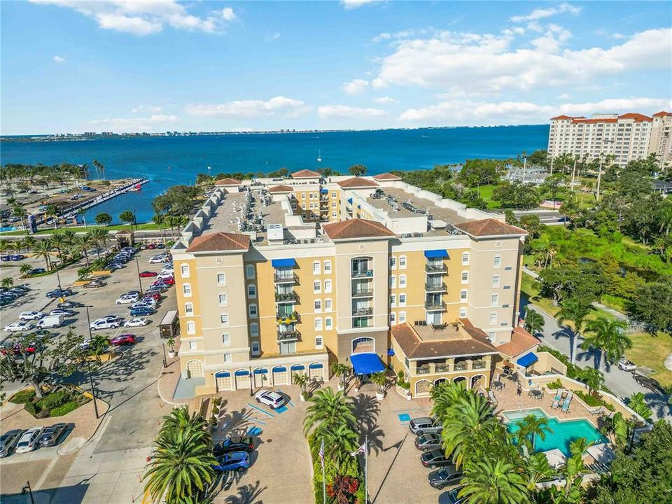 En Venta: $388,000 (2 camas, 2 baños, 985 Pies cuadrados)