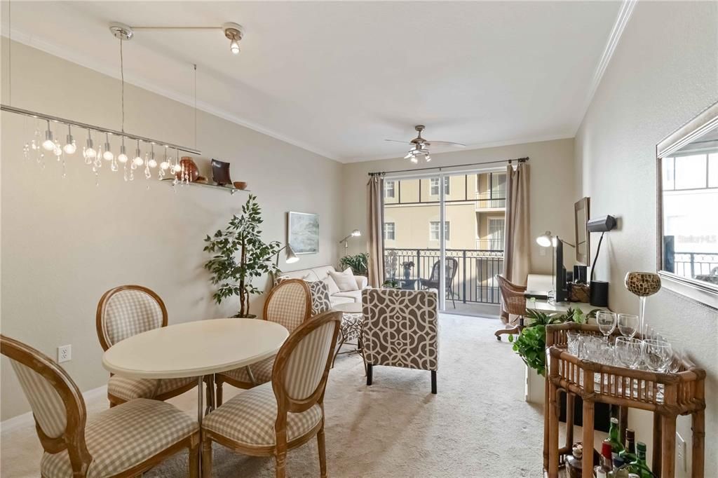 En Venta: $388,000 (2 camas, 2 baños, 985 Pies cuadrados)