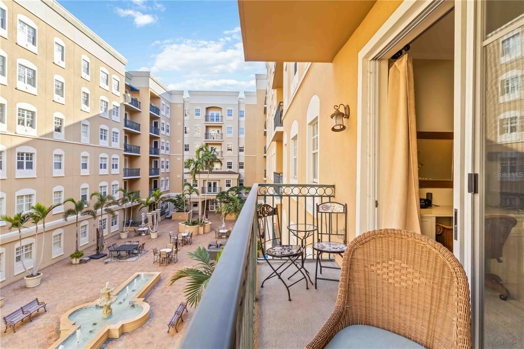 En Venta: $388,000 (2 camas, 2 baños, 985 Pies cuadrados)