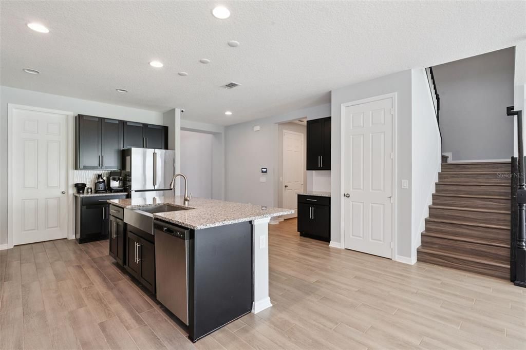 На продажу: $885,000 (5 спален, 5 ванн, 3687 Квадратных фут)