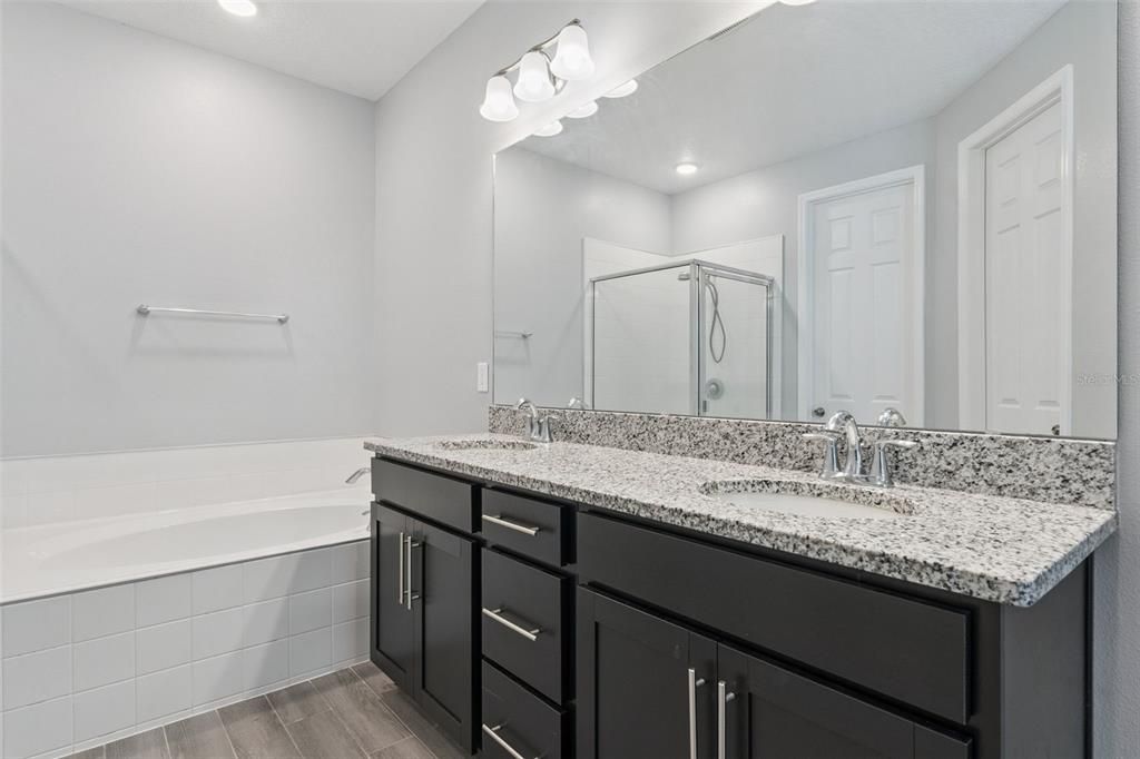 На продажу: $885,000 (5 спален, 5 ванн, 3687 Квадратных фут)