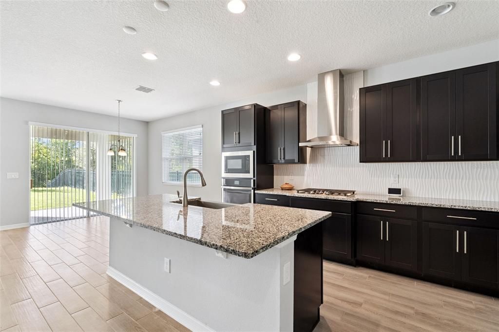 На продажу: $885,000 (5 спален, 5 ванн, 3687 Квадратных фут)