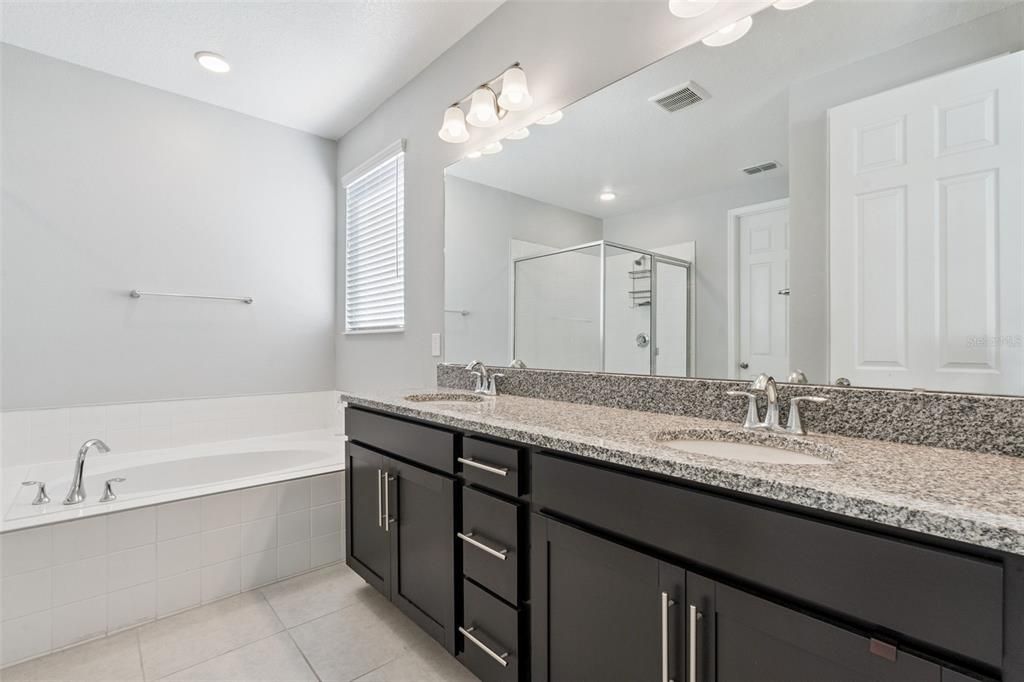 На продажу: $885,000 (5 спален, 5 ванн, 3687 Квадратных фут)