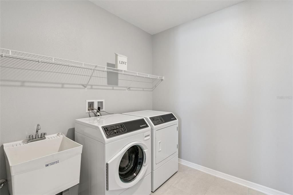 На продажу: $885,000 (5 спален, 5 ванн, 3687 Квадратных фут)