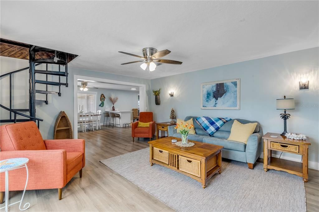 En Venta: $675,000 (3 camas, 2 baños, 1547 Pies cuadrados)