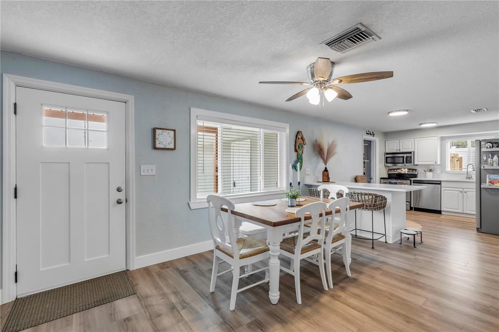 En Venta: $675,000 (3 camas, 2 baños, 1547 Pies cuadrados)